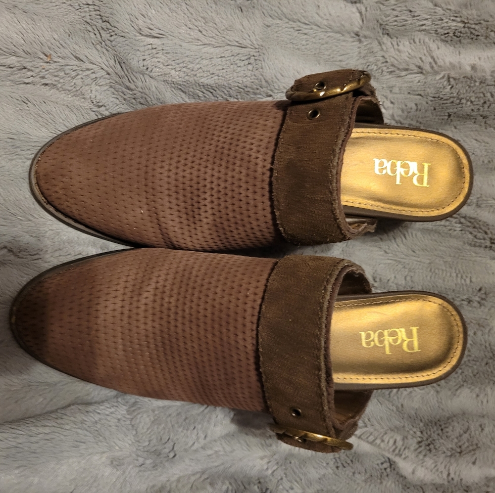 Pant shoes